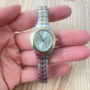 Viewpoint by Timex ladies oval two toned dress watch NEW BATTERY